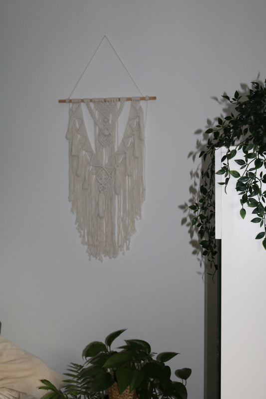Ivory Dream – Handgeknüpftes Makramee-Wandbild